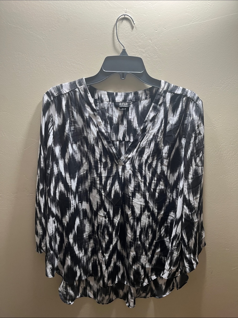 a.n.a Black and White Ikat-Print V-Neck Blouse
